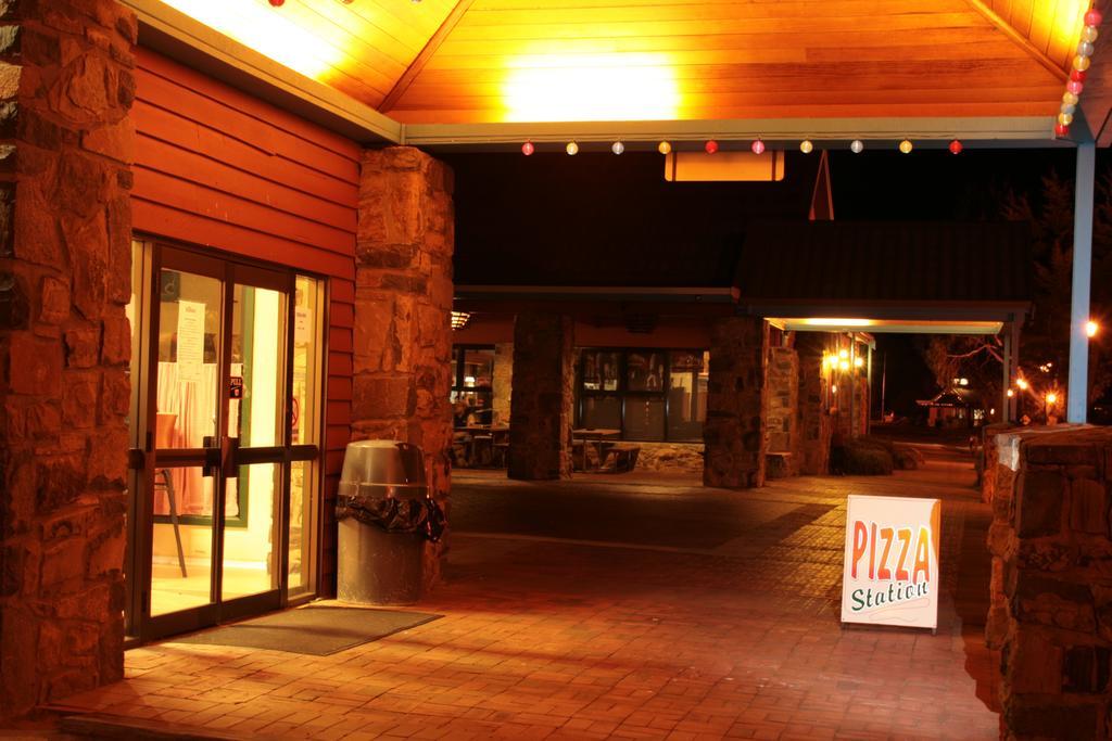 The Station Hotel Jindabyne Buitenkant foto