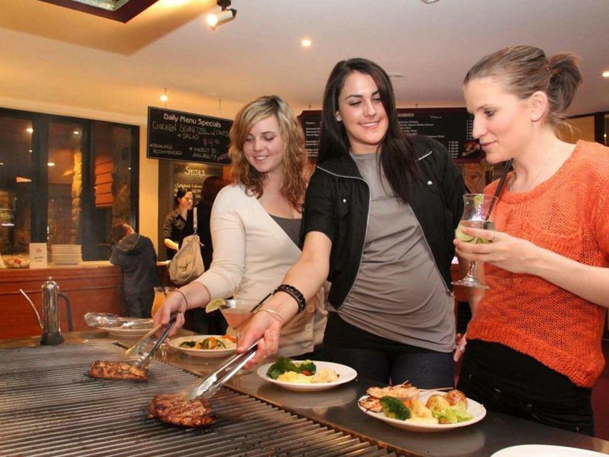The Station Hotel Jindabyne Buitenkant foto