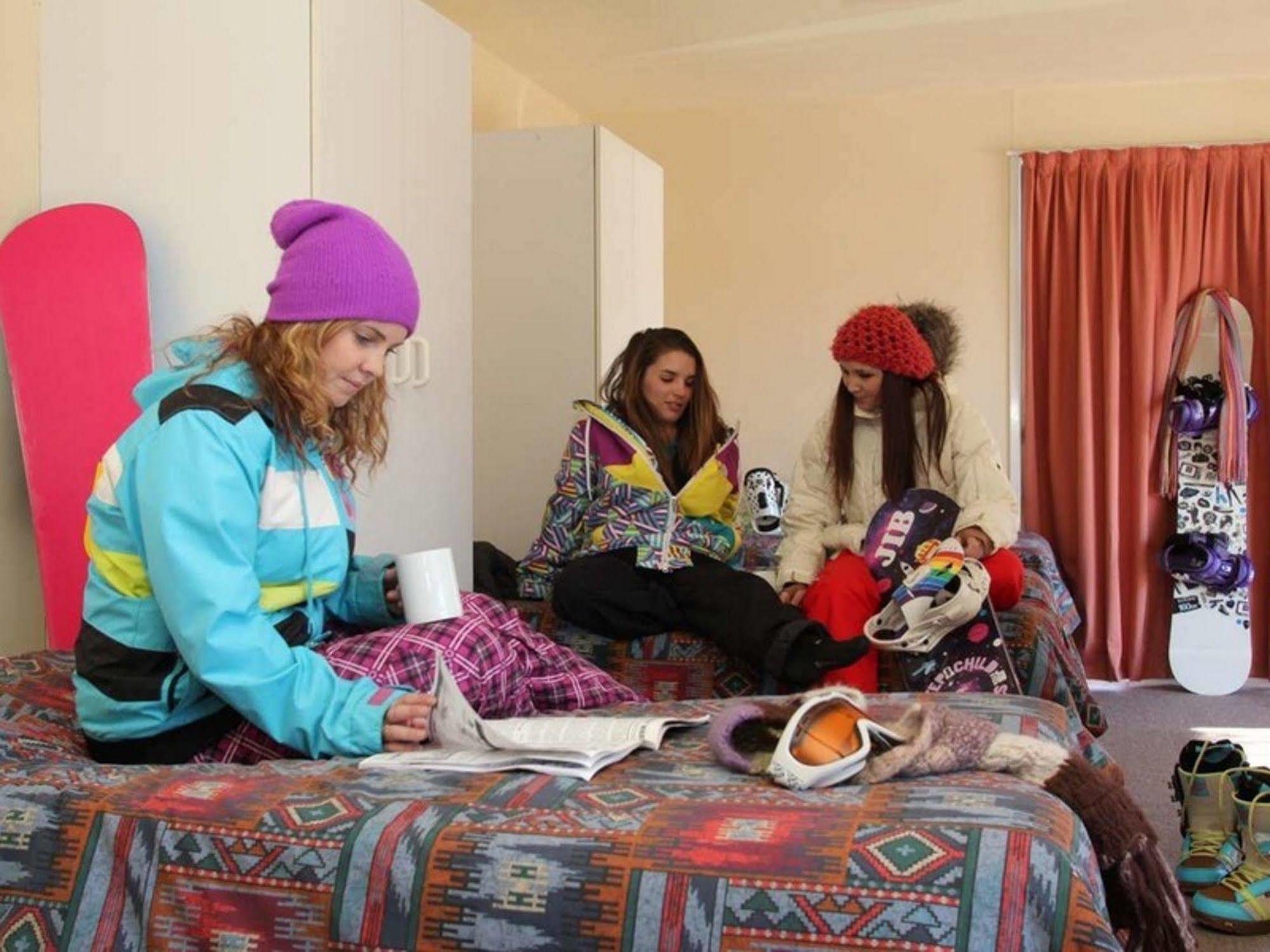 The Station Hotel Jindabyne Buitenkant foto