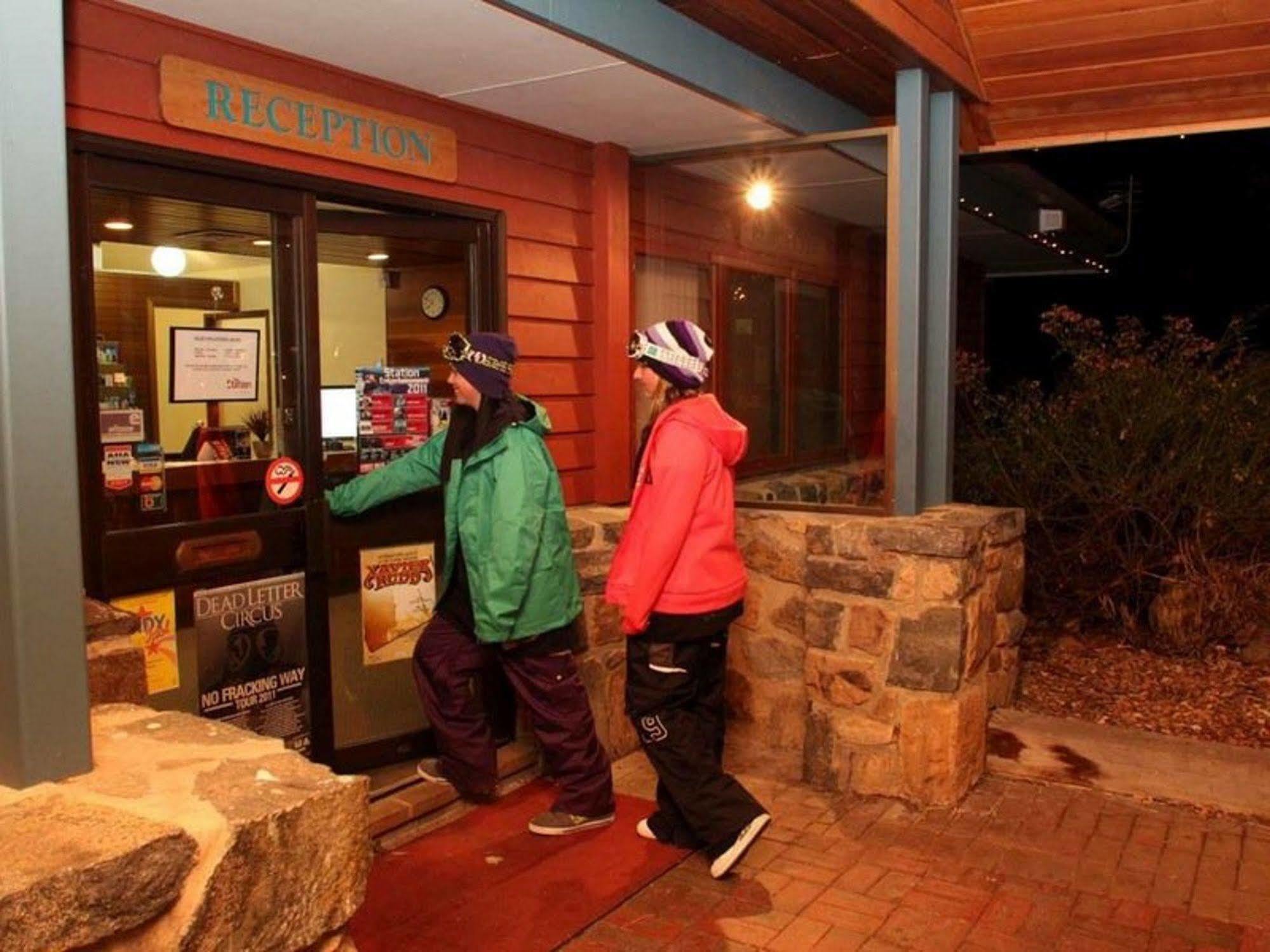 The Station Hotel Jindabyne Buitenkant foto