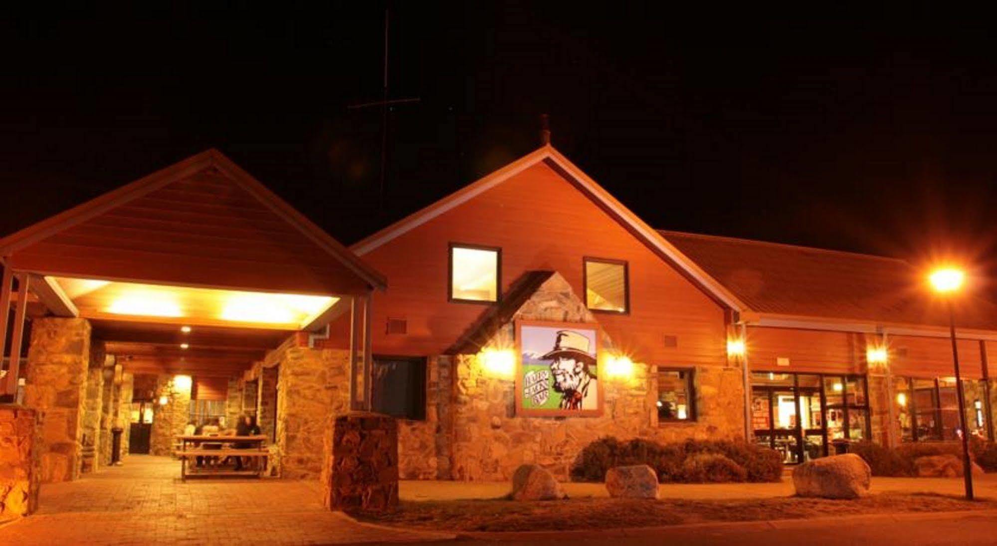 The Station Hotel Jindabyne Buitenkant foto
